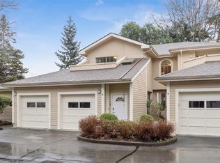 909 Admirals Rd #8, Esquimalt, BC V9A2P1