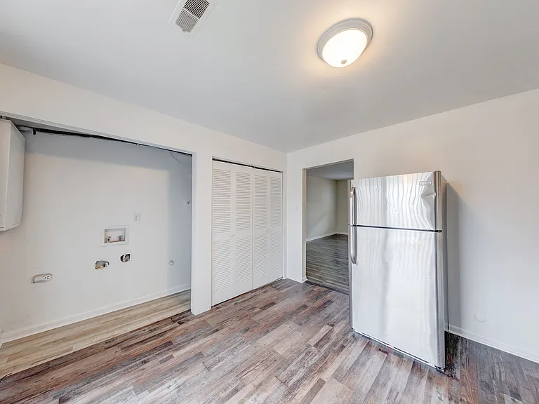 Lawrence Glen Apartments — Photo 52