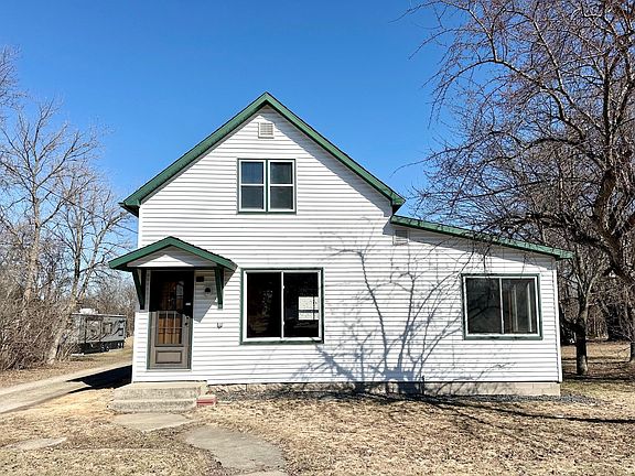 2nd image of 406 1st St NE