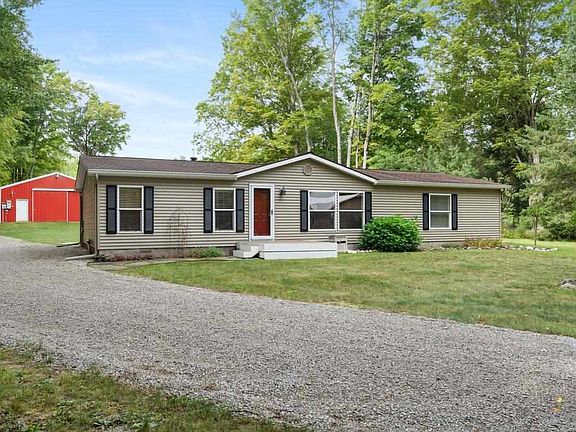 3rd image of 5297 Six Mile Lake Rd