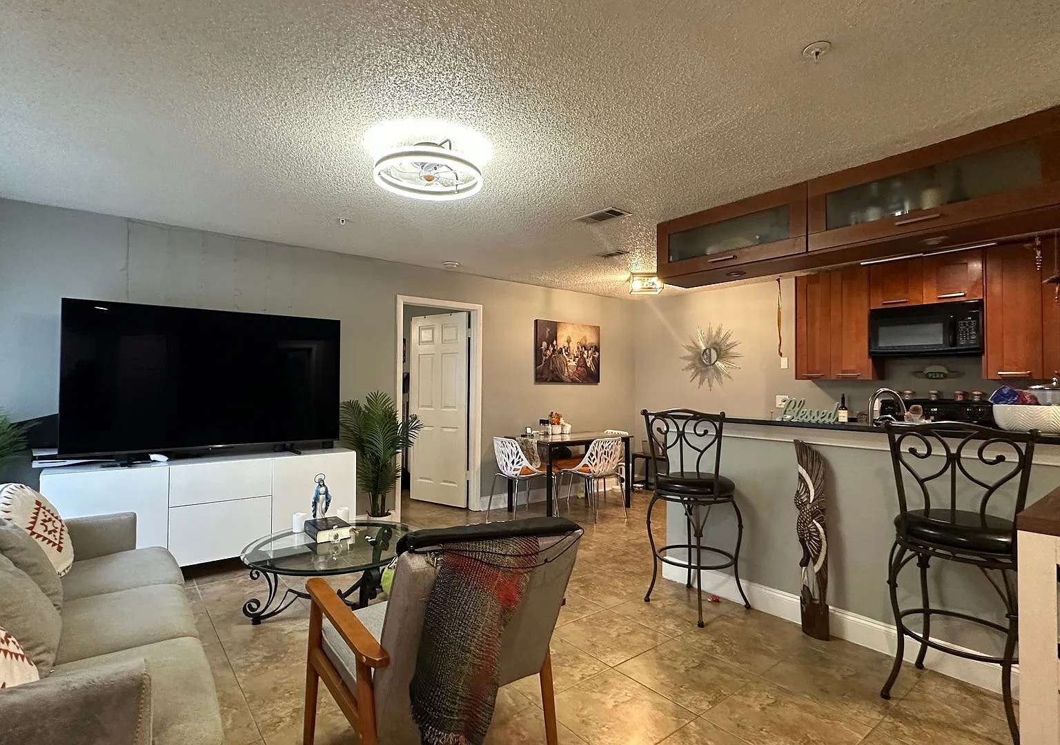 First-Floor Corner 2 bedroom 2 bath Condo | Water, Sewer, Trash included! — Photo 3