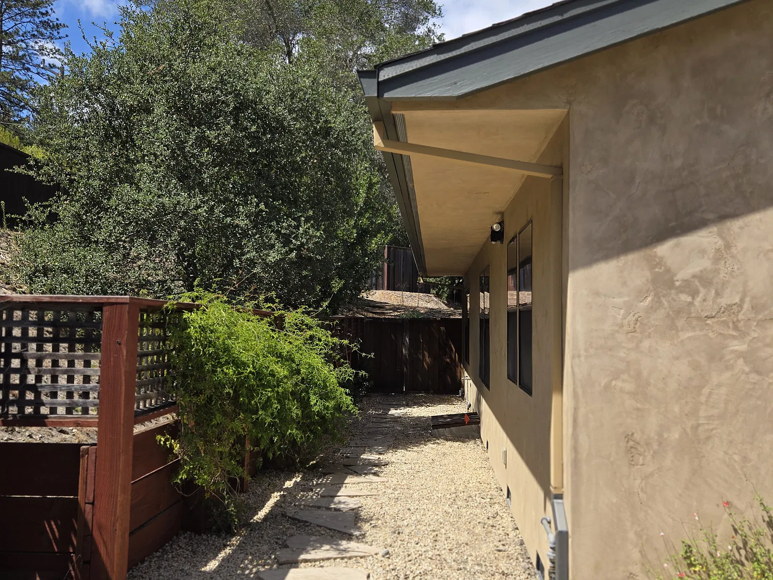 2 bed, 900 sqft, $3,995 — Photo 2