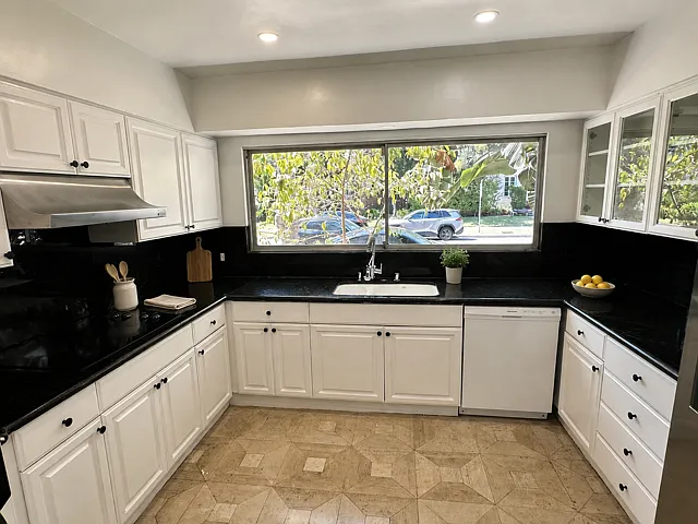 3 bed, 2.5 bath, 1869 sqft, $7,000 — Photo 4
