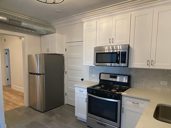 2nd image of 1331 N Ashland Ave APT 2R
