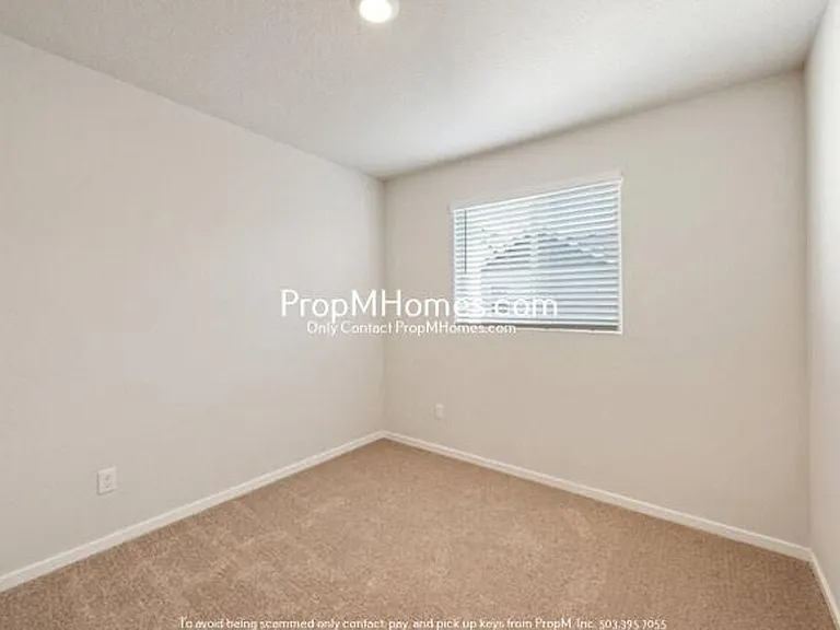 884 N 18th Ave — Photo 13