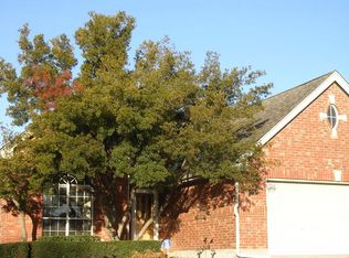 4738 Oak Club Dr, Arlington, TX 76017