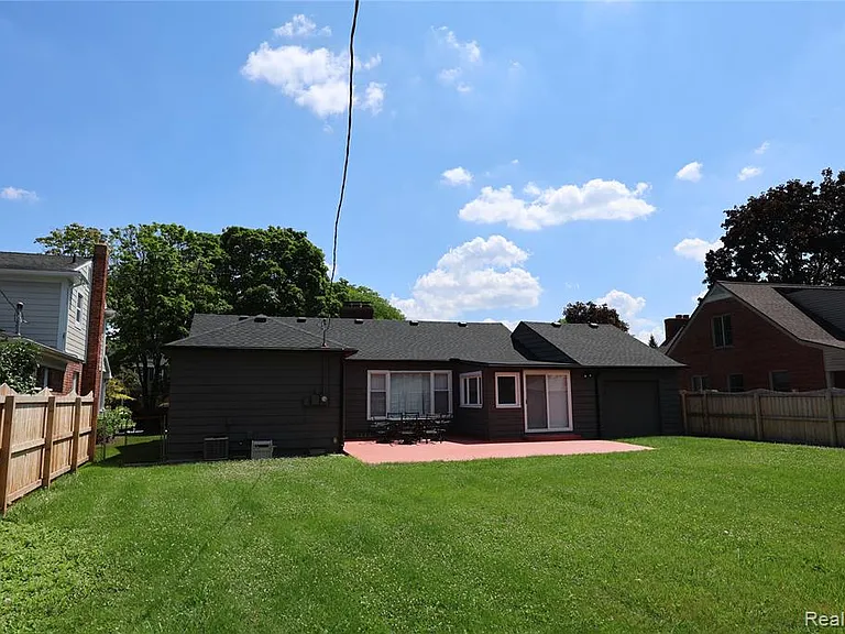 4121 Seminole Dr — Photo 17