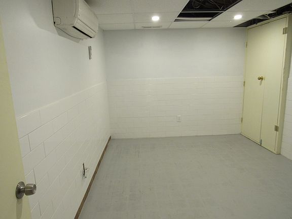 4th image of 7 Oak Ave #2