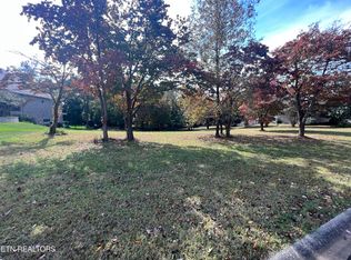 600 Conkinnon Dr, Lenoir City, TN 37772