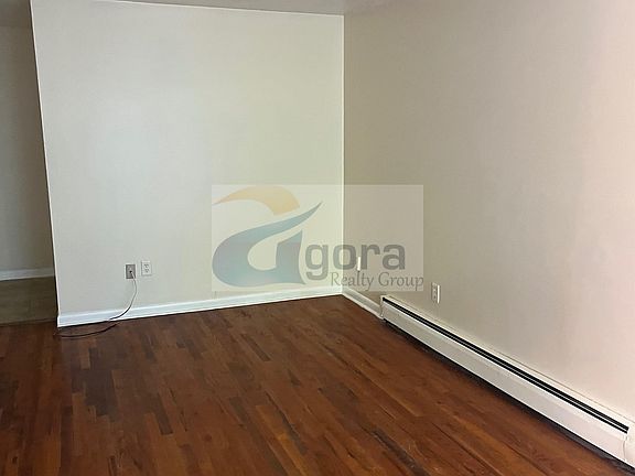 3rd image of 2704 Cypress Way APT 8