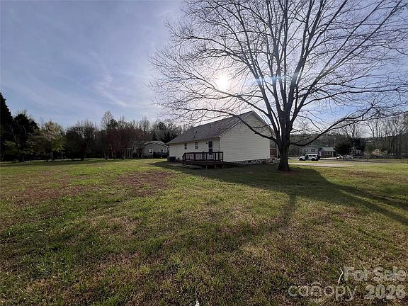 4th image of 153 White Tail Ct
