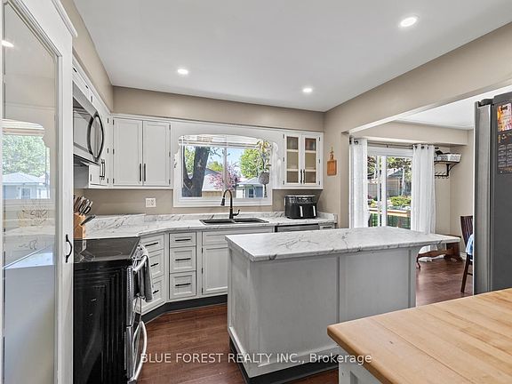 5th image of 16 Dell Dr