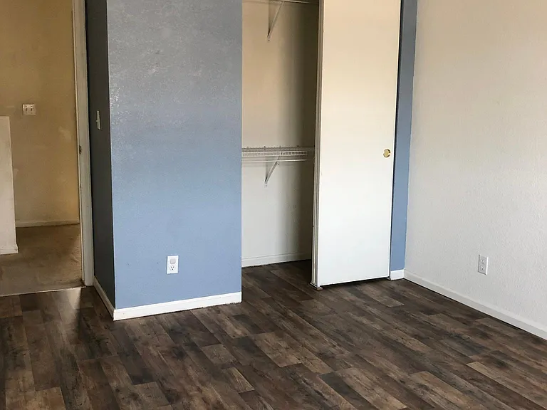 10984 York St — Photo 7