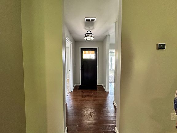 3rd image of 1211 Devonshire Ln