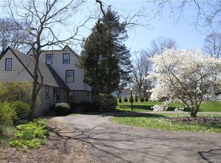 8 Blackstone Ave, Branford, CT 06405