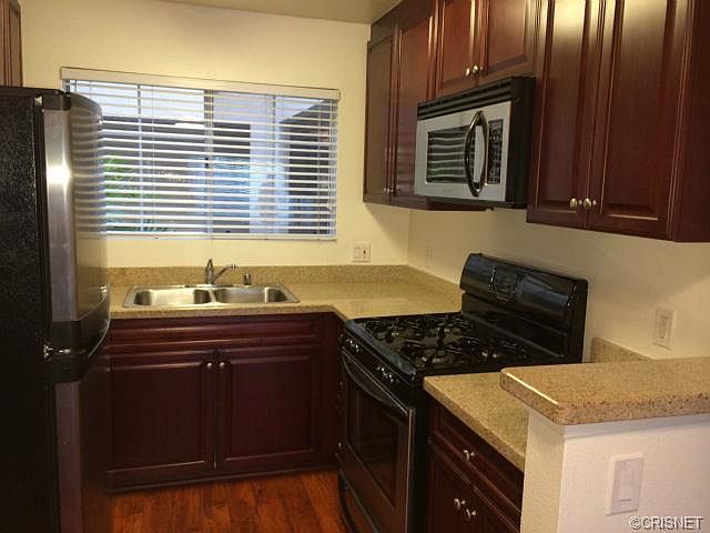 1st image of 5530 Owensmouth Ave APT 120