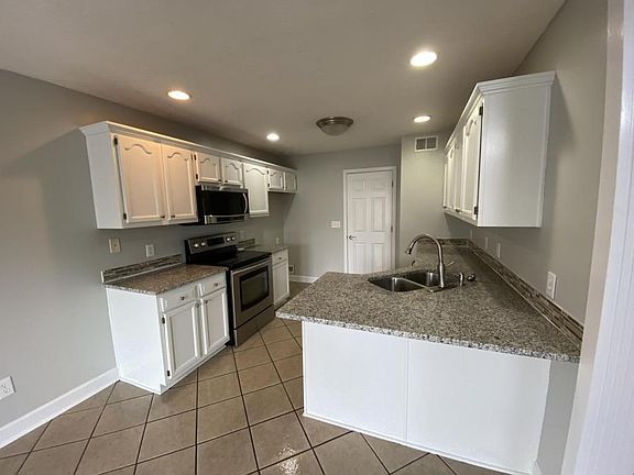 4th image of 136 Gainsway Dr
