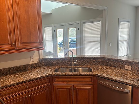 4th image of 385 Trinity Pond Rd