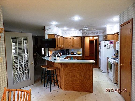 3rd image of 1526 N Apple St