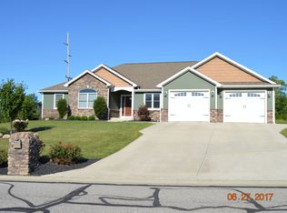 685 Burning Tree Dr, Defiance, OH 43512