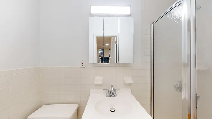 Rented by Bond New York | media 7