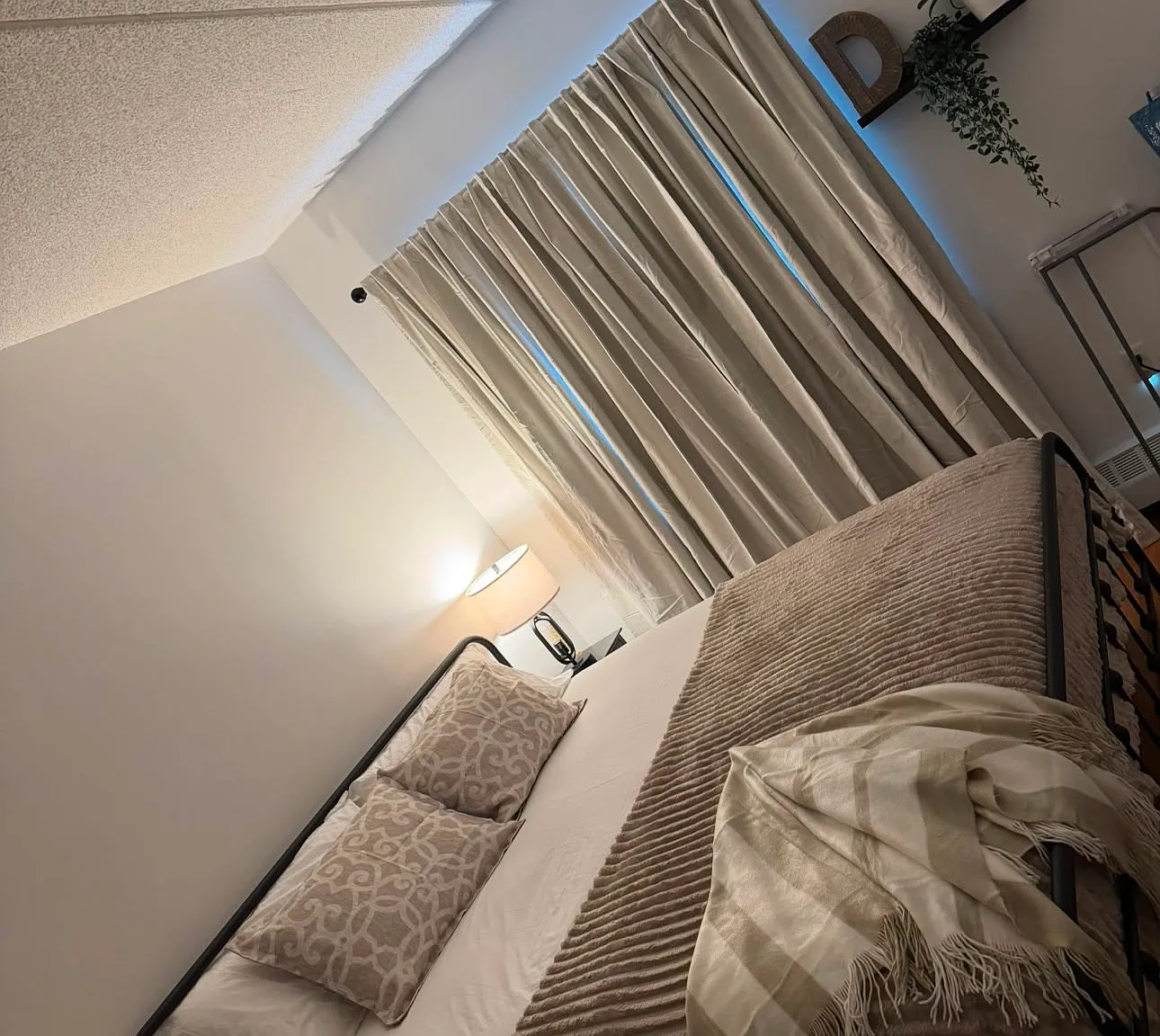 3 bed, $1,200 — Photo 1