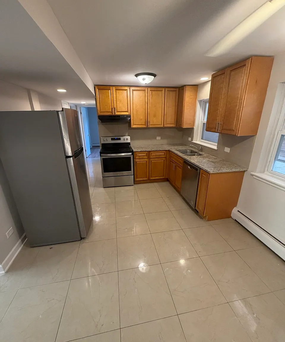 2 bed, 900 sqft, $1,750 — Photo 4