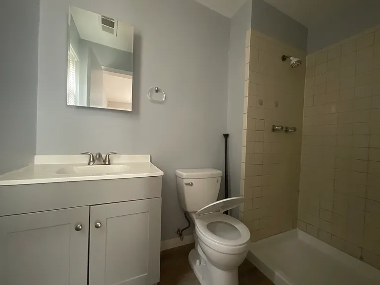 1203 N Oaks Blvd — Photo 7