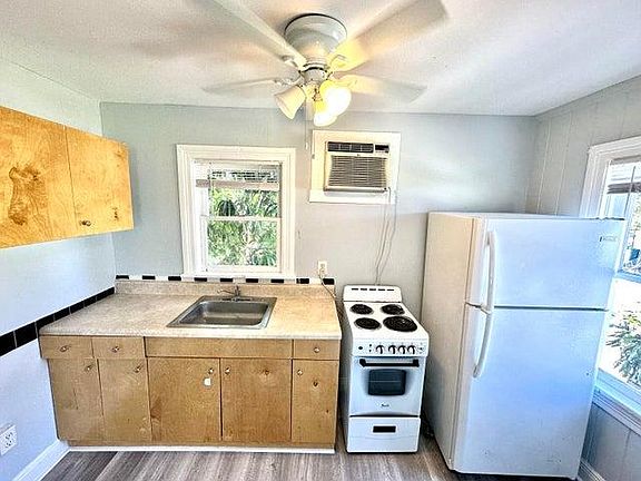 4th image of 101 S C St APT 3