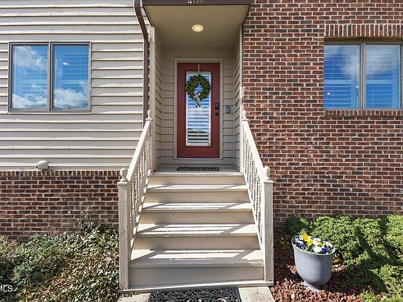 3rd image of 404 Laurelwood Dr