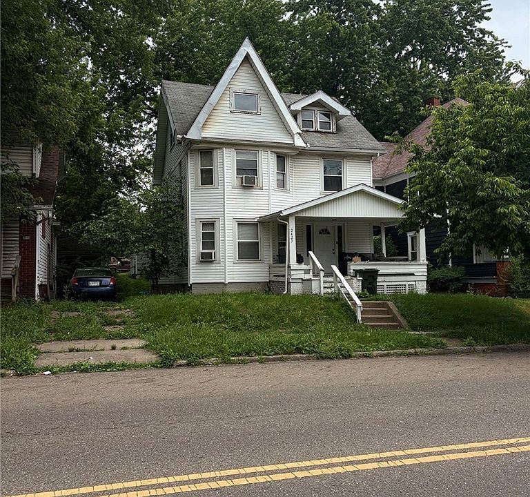 2nd image of 2423 9th St SW