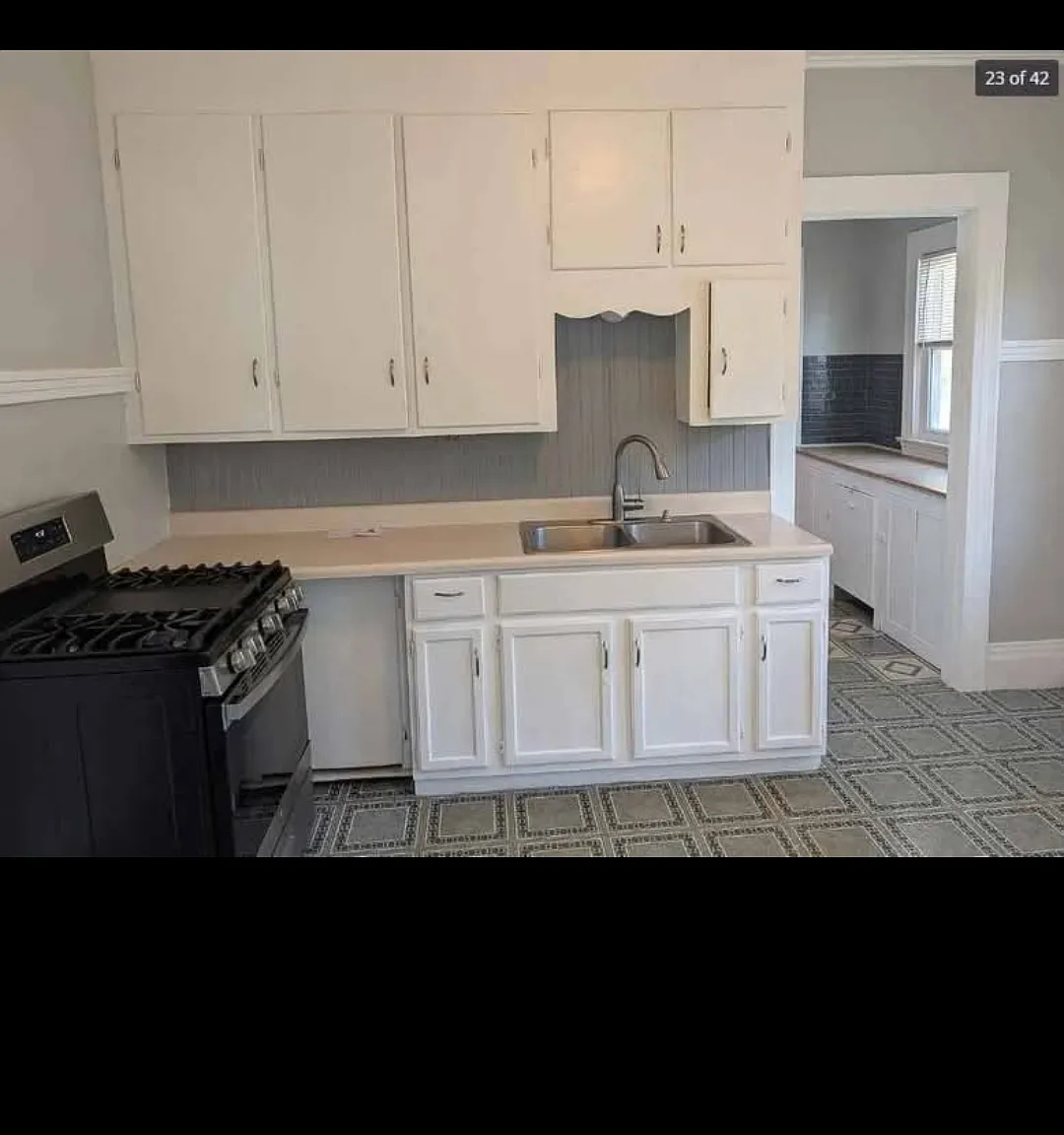 3 bed, 1100 sqft, $1,650 — Photo 2