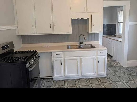2nd image of 1107 Monroe Ave #1107