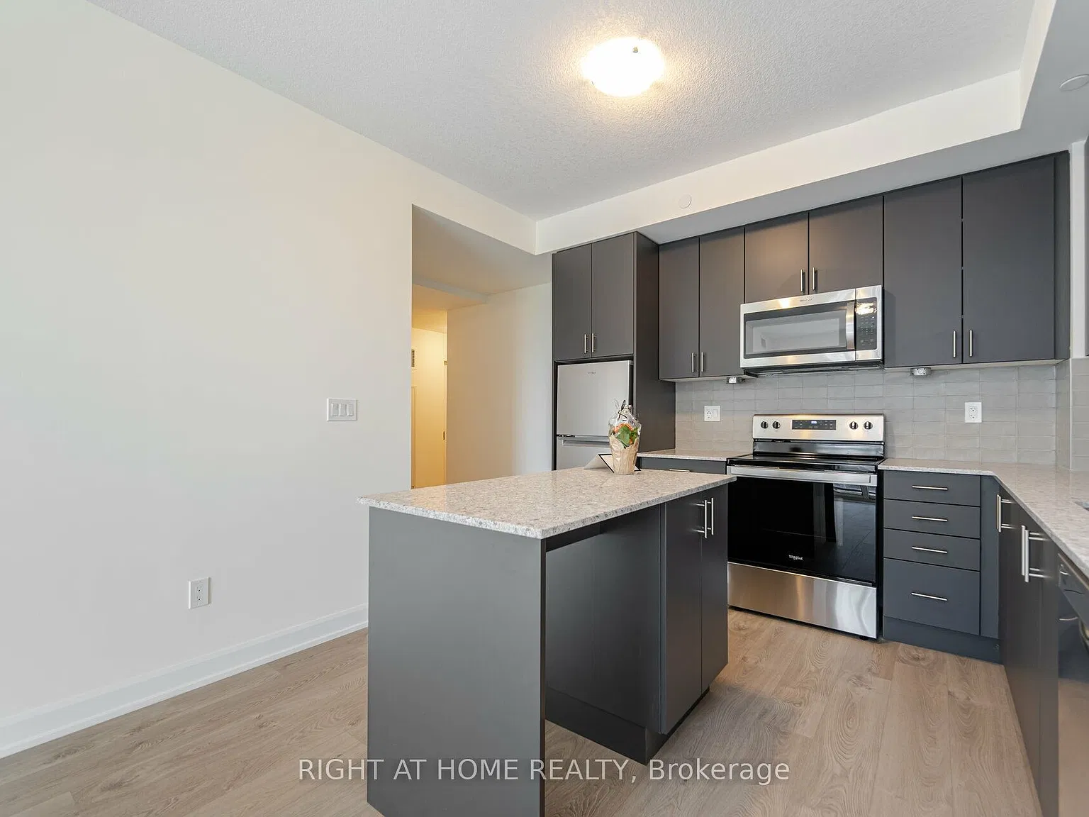 1 bed, $2,400 — Photo 3