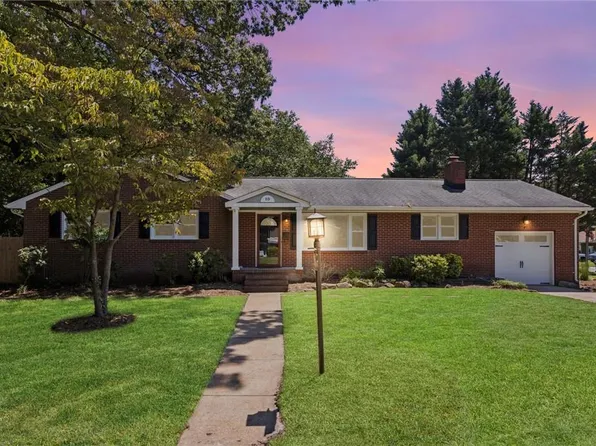 10 Bird Ln, Newport News, VA 23601