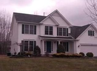 29 Peppermill Ln, Orchard Park, NY 14127