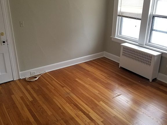 4th image of 3172 Fairfield Ave #3