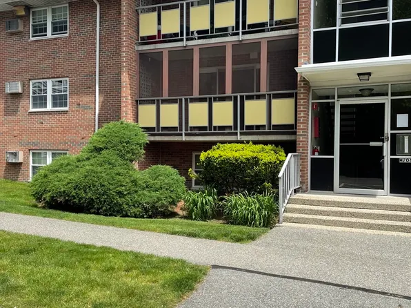 206 Rock St APT M5, Norwood, MA 02062