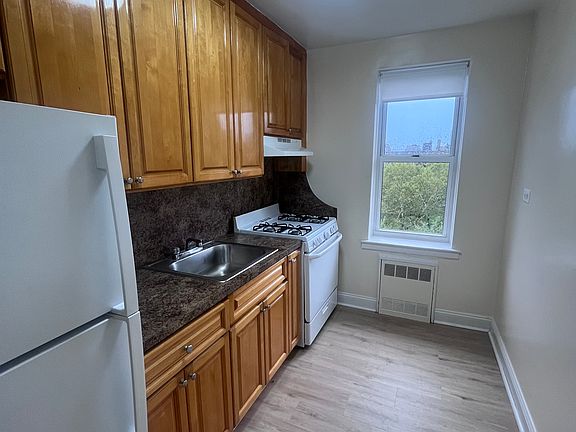 4th image of 29 Murdock Ct APT 6F