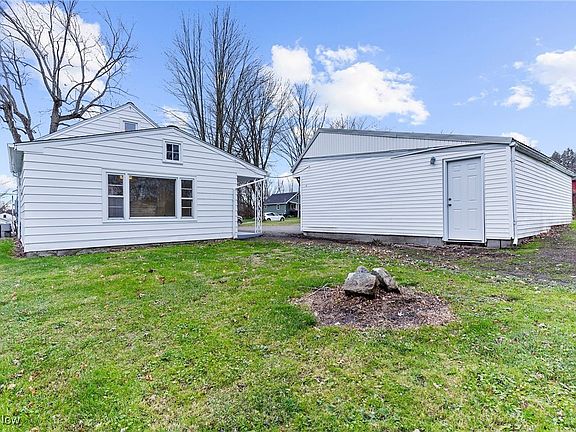 4th image of 6883 Wood St
