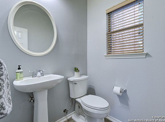 4th image of 9815 Charline Ln