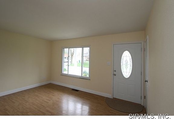 2nd image of 6 Tulip Ave