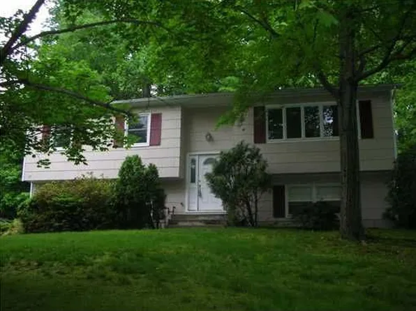 37 Overbrook Dr, Airmont, NY 10952