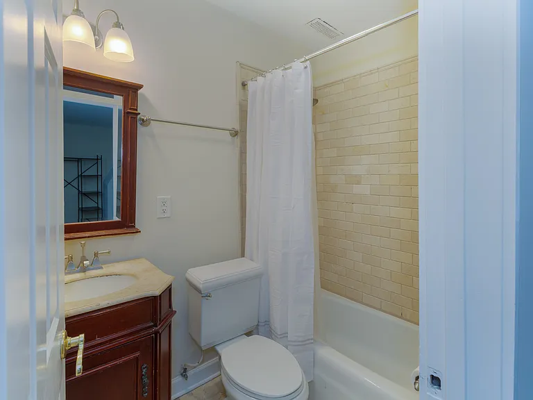 13 Elizabeth St #B — Photo 51