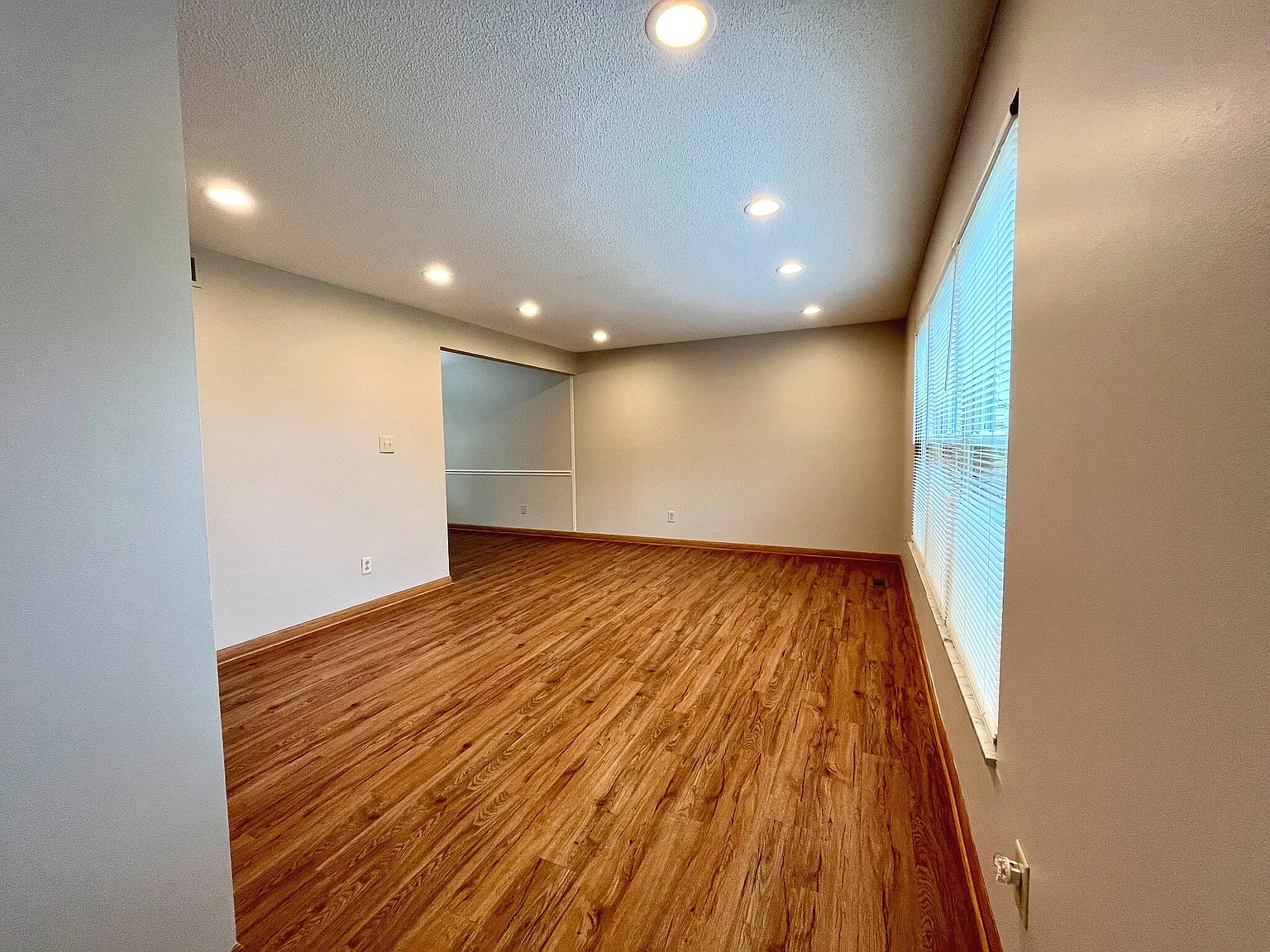 4 bed, 2.5 bath, 1935 sqft, $2,800 — Photo 2