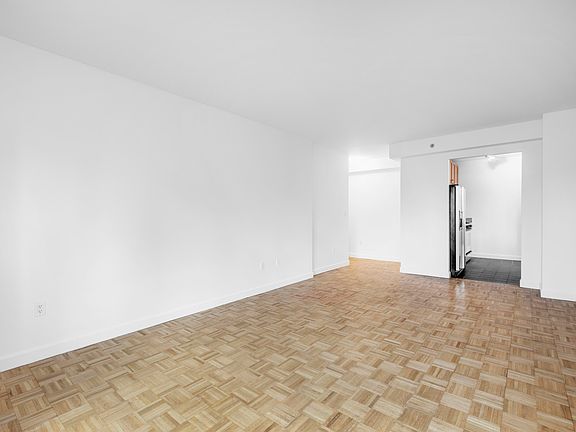 4th image of 420 W 42nd St APT 8B