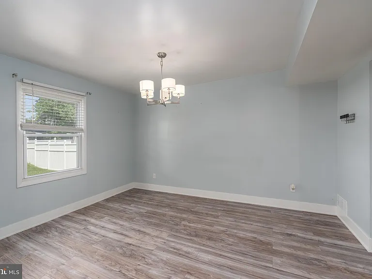 1908 Champlain Dr — Photo 10