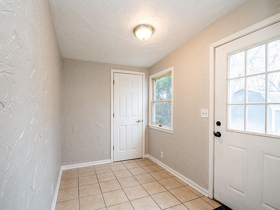 5th image of 3302 N Gale Ave