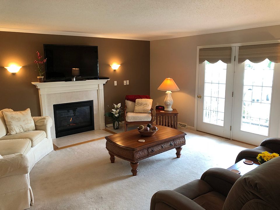 1st image of 32 Brookfield Ln Unit 3