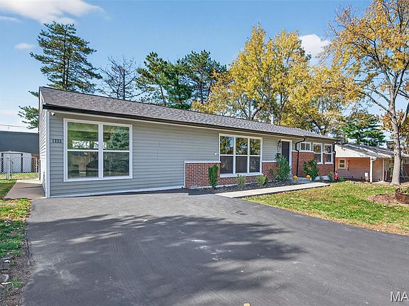3rd image of 1223 Olivette Dr